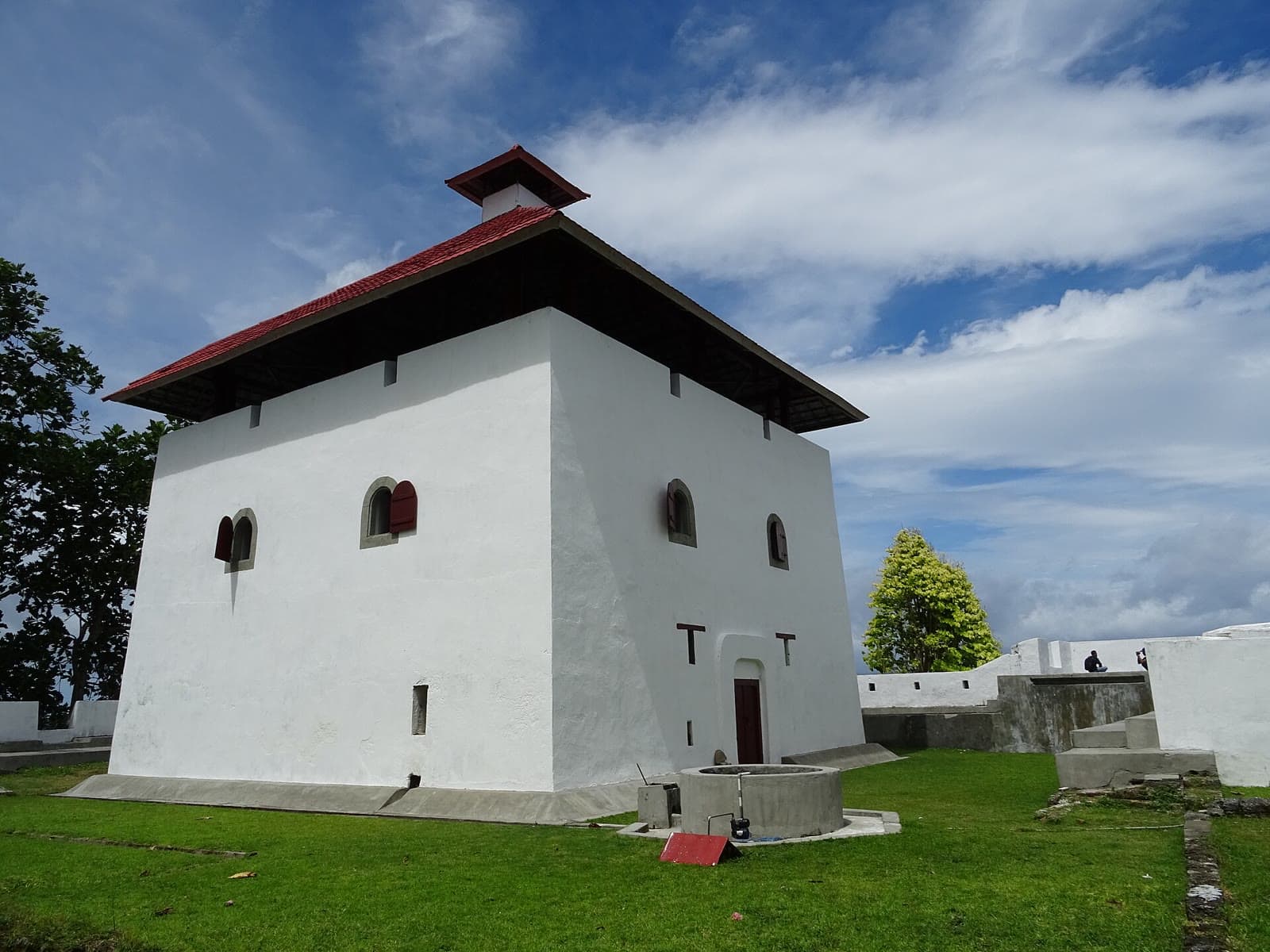 Bangunan Benteng Amsterdam di Negeri Hila, Leihitu, Pulau Ambon