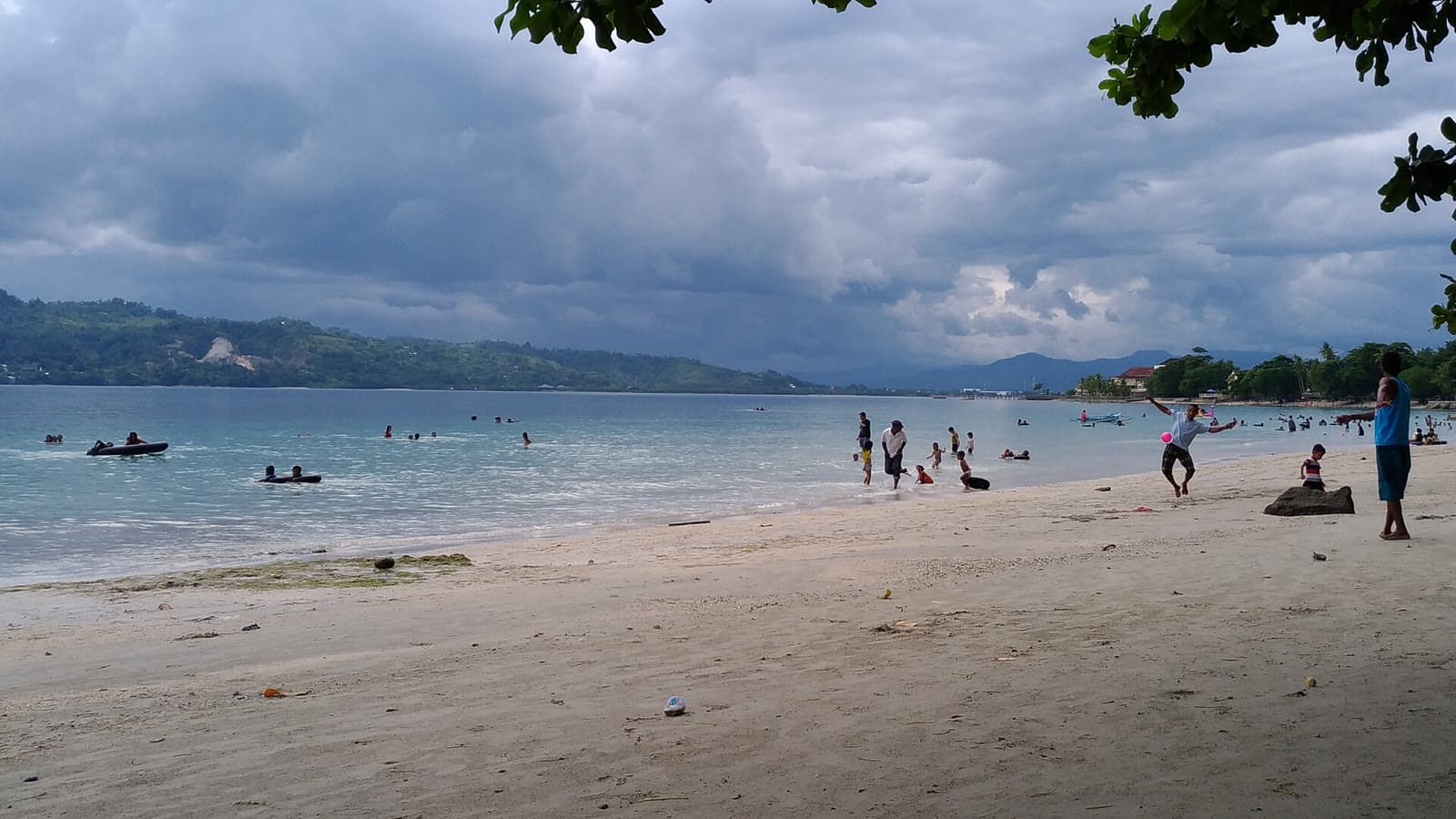 Pantai Natsepa di Suli, Pulau Ambon